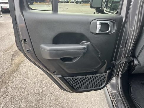 Used 2024 Jeep Gladiator Sport AWD/4WD image 14