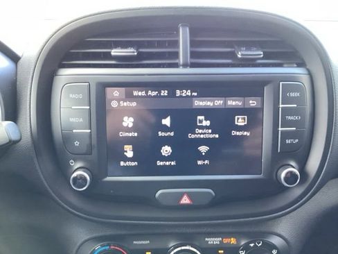 Used 2025 Kia Soul LX w/ LX Technology Package FWD image 20