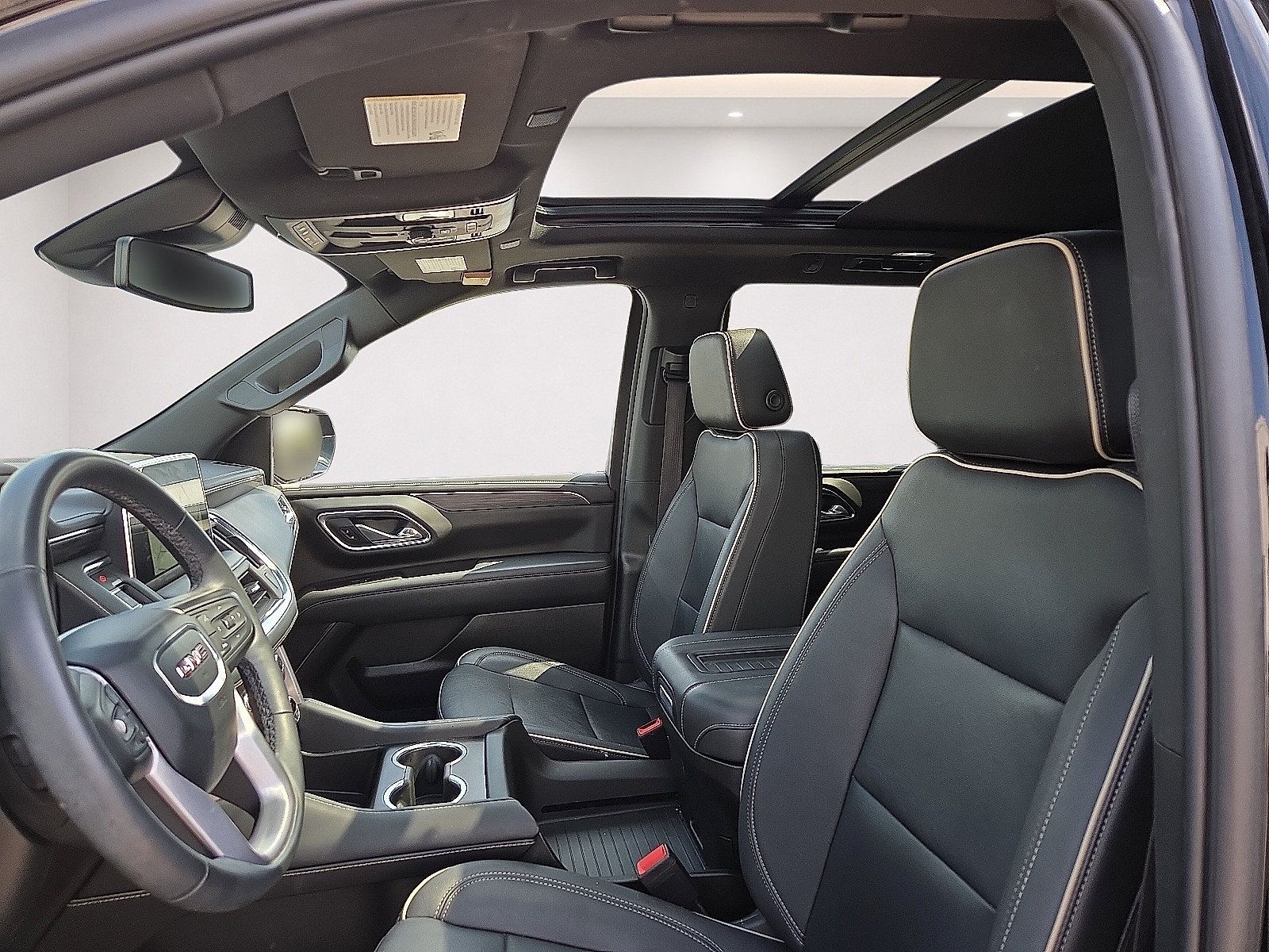 Used 2023 GMC Yukon SLT w/ SLT Luxury Package AWD/4WD image 9