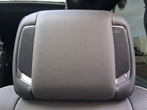 Used 2024 Cadillac Escalade Premium Luxury image 15