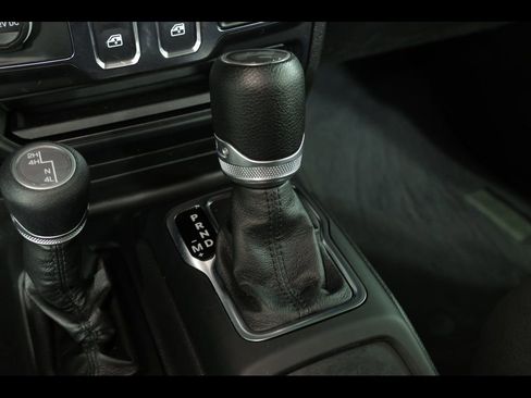 Used 2021 Jeep Wrangler Sport S image 24