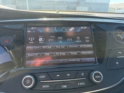 Used 2019 Buick Envision Essence FWD image 9