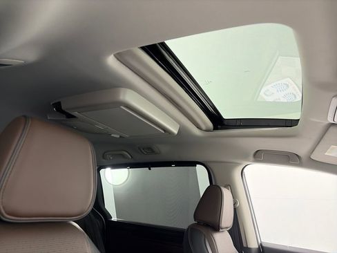 Used 2025 Honda Odyssey Elite image 31