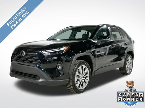 Used 2022 Toyota RAV4 XLE Premium image 1