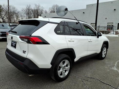 Used 2019 Toyota RAV4 XLE image 5