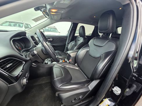 Used 2020 Jeep Cherokee Latitude Plus AWD/4WD image 11