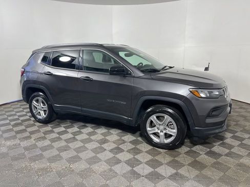 Used 2024 Jeep Compass Latitude image 11