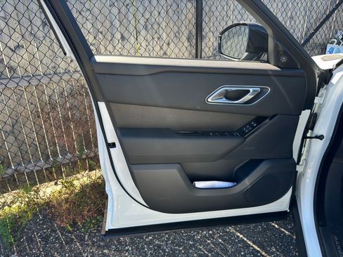 New 2026 Land Rover Range Rover Velar Dynamic SE image 8