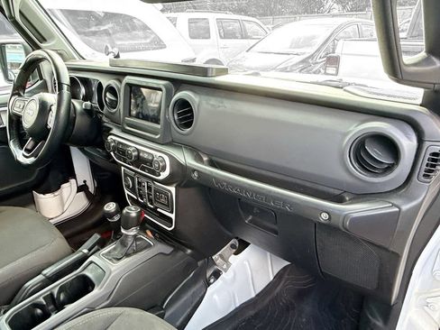 Used 2022 Jeep Wrangler Unlimited Sport AWD/4WD image 33