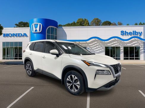 Used 2023 Nissan Rogue SV image 2