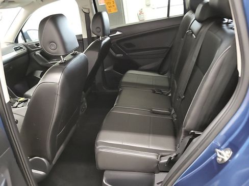 Used 2018 Volkswagen Tiguan SEL AWD/4WD image 14
