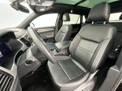 Used 2023 Volkswagen Atlas Cross Sport SE FWD image 6