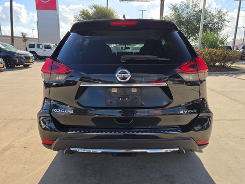Used 2017 Nissan Rogue SV w/ SV Premium Package AWD/4WD image 4