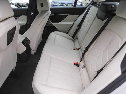 New 2026 BMW i5 eDrive40 w/ Premium Package image 15