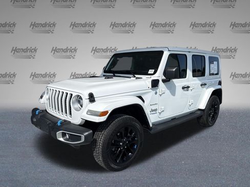 Used 2022 Jeep Wrangler Unlimited Sahara w/ Cold Weather Group AWD/4WD image 5