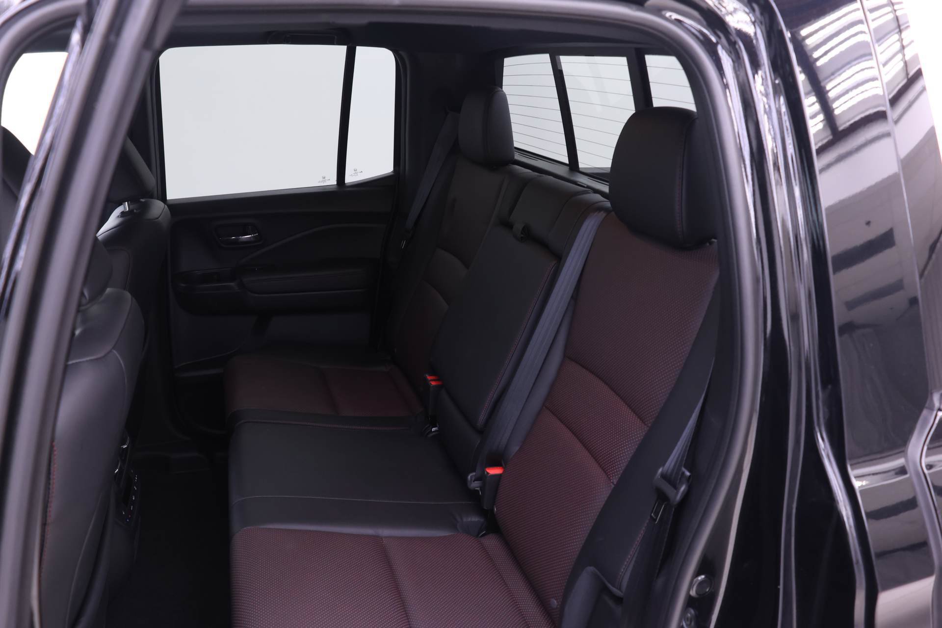 Certified 2025 Honda Ridgeline Black Edition image 12