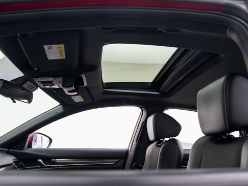 Used 2018 Honda Accord Sport image 17