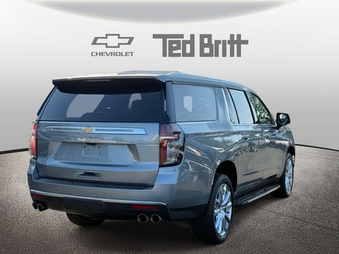 Used 2023 Chevrolet Suburban High Country image 4