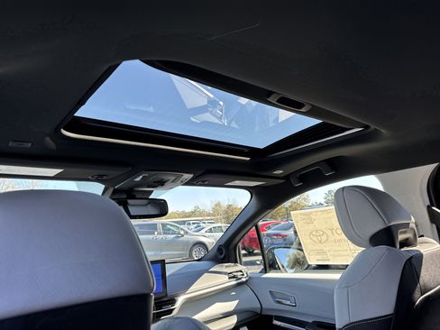 New 2026 Toyota Sienna XSE image 27