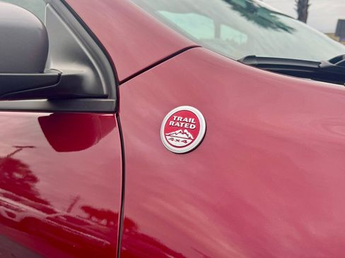 Used 2019 Jeep Cherokee Trailhawk w/ Cold Weather Group image 7