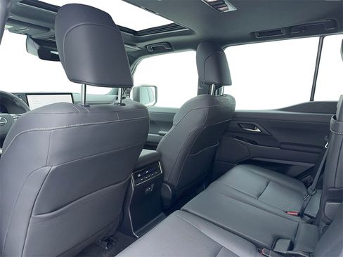 Used 2024 Lexus GX 550 image 39