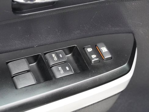 Used 2019 Toyota Tundra Platinum image 17