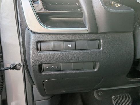 Used 2022 Nissan Rogue SV FWD image 18