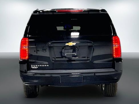 Used 2017 Chevrolet Suburban LT image 7