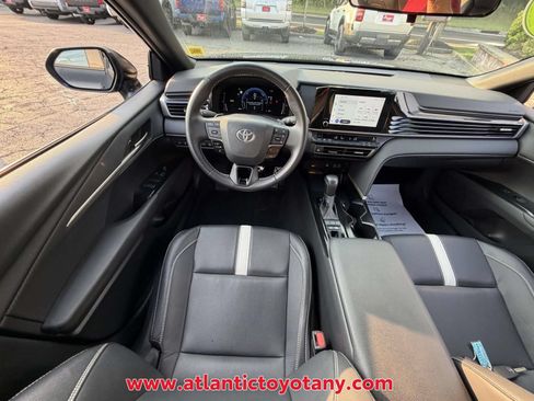 Used 2025 Toyota Camry SE FWD image 10