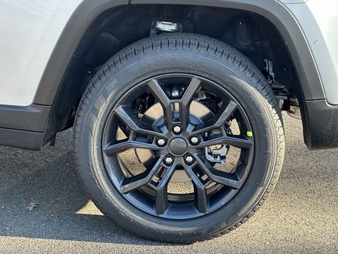 New 2025 Jeep Grand Cherokee Limited image 18