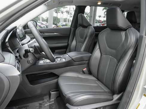 Used 2025 INFINITI QX60 Sensory w/ Vision Package AWD/4WD image 9