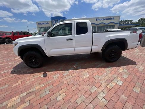 Used 2022 Toyota Tacoma SR w/ SX Package RWD image 26