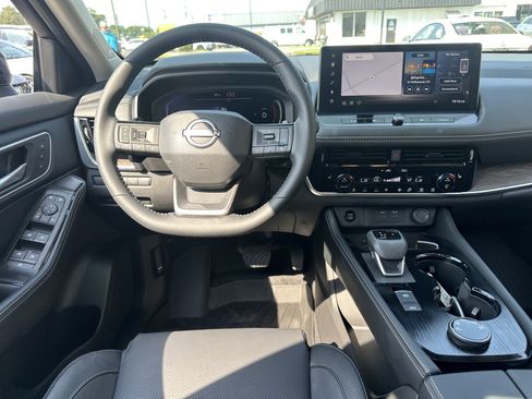 Used 2026 Nissan Rogue Platinum w/ Platinum Premium Package AWD/4WD image 15