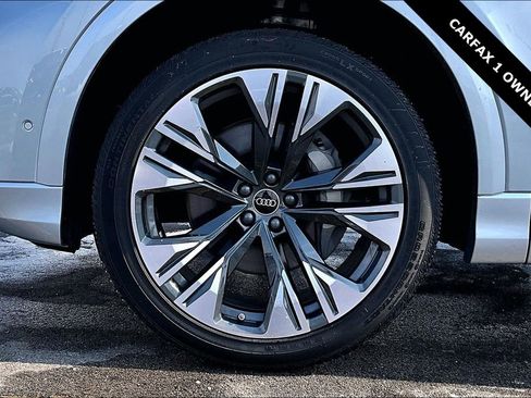 Used 2025 Audi Q8 Premium image 33