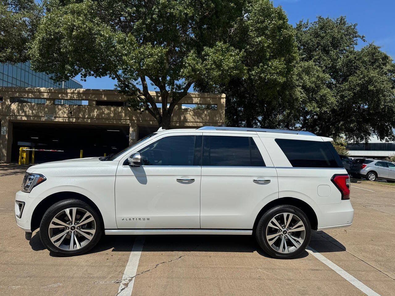 Used 2021 Ford Expedition Platinum RWD image 3