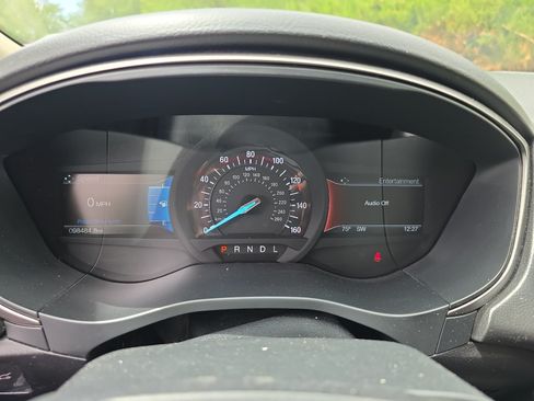 Used 2018 Ford Fusion SE w/ Fusion SE Technology Package FWD image 4