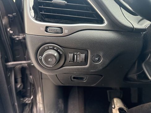 Used 2019 Jeep Cherokee Limited image 16