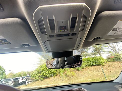 Certified 2025 Toyota Highlander XLE image 27