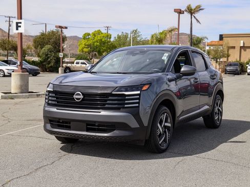 Used 2025 Nissan Kicks SV FWD image 8