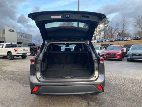 Used 2023 Toyota Highlander LE image 8
