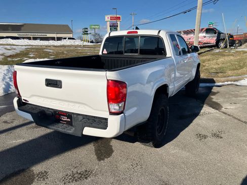 Used 2019 Toyota Tacoma SR image 8