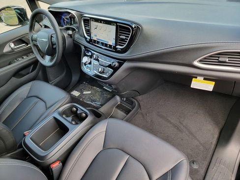 New 2026 Chrysler Pacifica Select w/ S Appearance Package AWD/4WD image 25