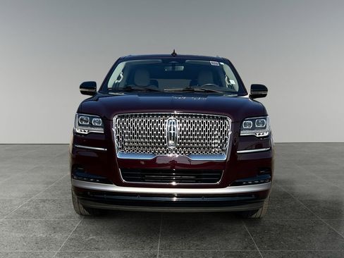Used 2023 Lincoln Navigator Reserve image 2
