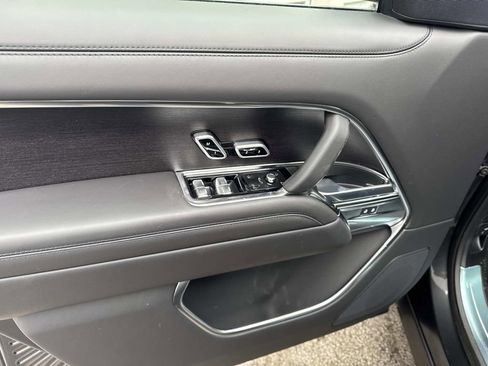 New 2026 Land Rover Range Rover SE image 17