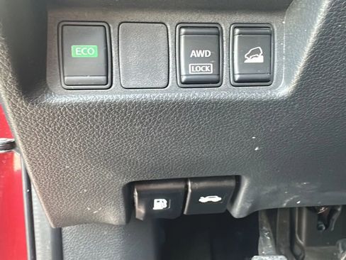 Used 2016 Nissan Rogue S image 21