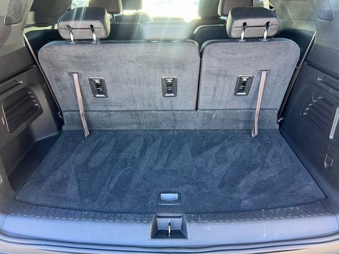 Used 2025 Chevrolet Traverse LT image 15
