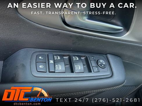Used 2025 Chrysler Pacifica Select FWD image 11