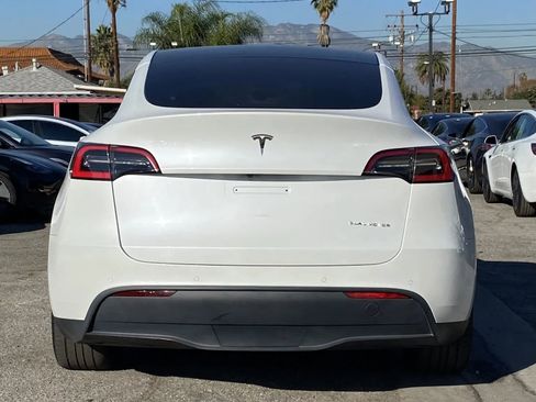 Used 2021 Tesla Model Y Long Range image 3