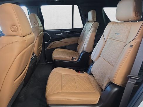 Certified 2022 Cadillac Escalade Premium Luxury image 16