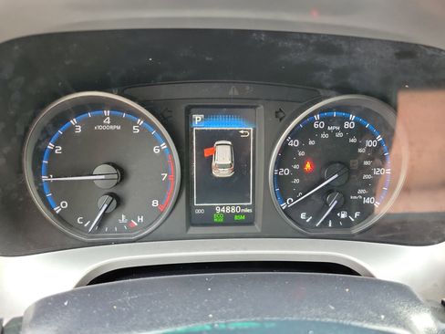 Used 2018 Toyota RAV4 XLE image 23